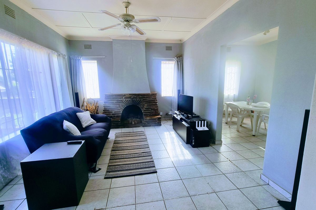 3 BEDROOMS HOME FOR SALE IN THE HEART OF LINMEYER FOR R 1,330,000 - Photo 2