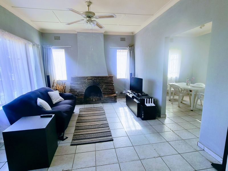 3 BEDROOMS HOME FOR SALE IN THE HEART OF LINMEYER FOR R 1,330,000 - Photo 2