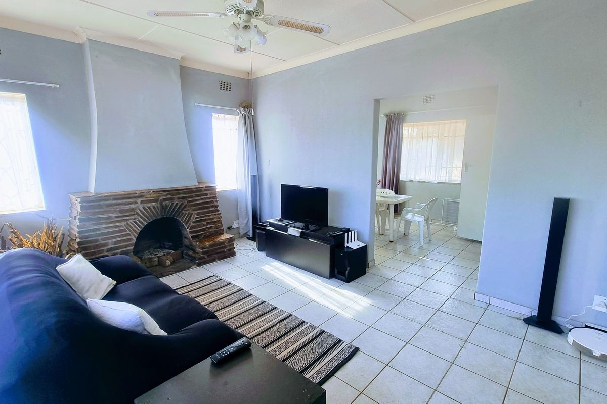 3 BEDROOMS HOME FOR SALE IN THE HEART OF LINMEYER FOR R 1,330,000 - Photo 3