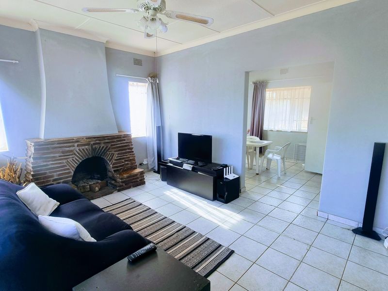 3 BEDROOMS HOME FOR SALE IN THE HEART OF LINMEYER FOR R 1,330,000 - Photo 3