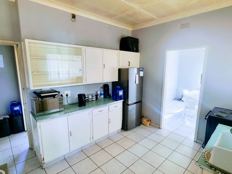 3 BEDROOMS HOME FOR SALE IN THE HEART OF LINMEYER FOR R 1,330,000 - Photo 9