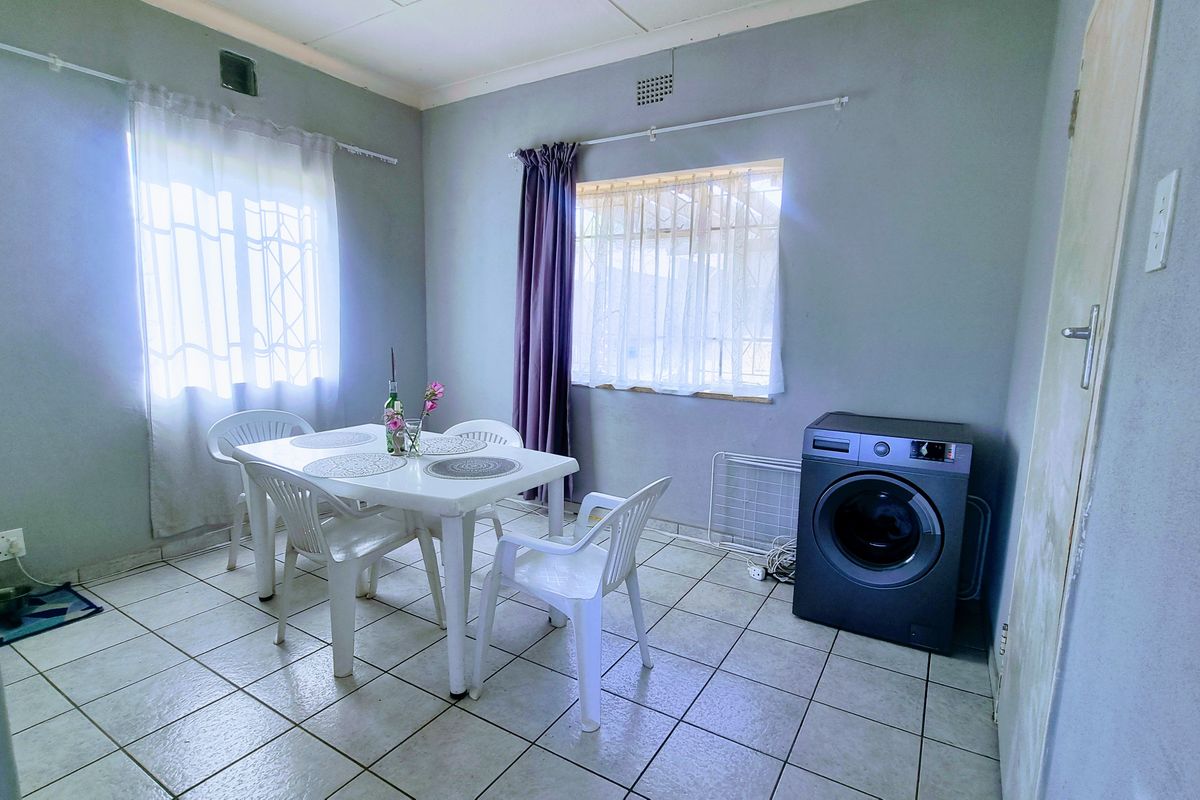 3 BEDROOMS HOME FOR SALE IN THE HEART OF LINMEYER FOR R 1,330,000 - Photo 5