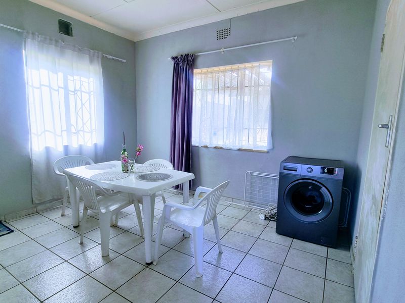 3 BEDROOMS HOME FOR SALE IN THE HEART OF LINMEYER FOR R 1,330,000 - Photo 5