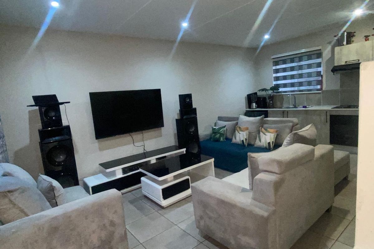 "Elevate Your Lifestyle with this Modern 2-Bedroom Apartment! - Photo 4