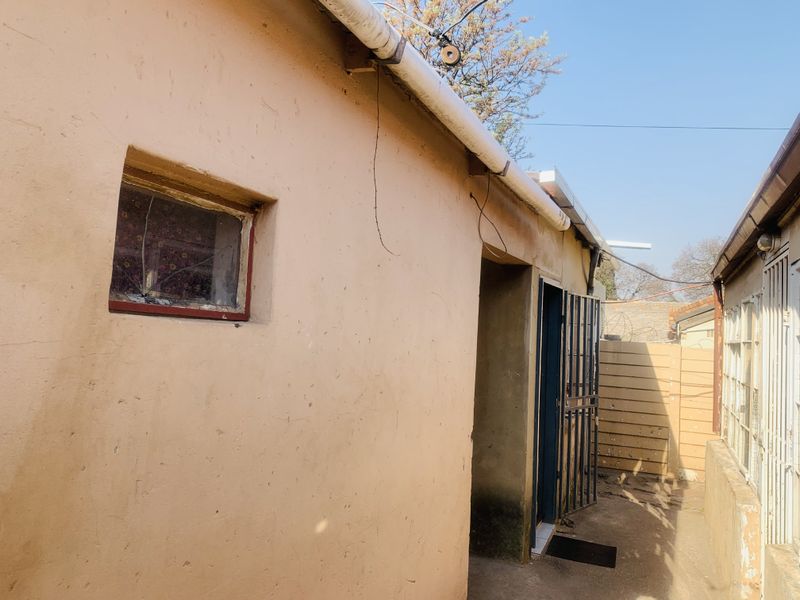 House For Sale In Johannesburg - Photo 9