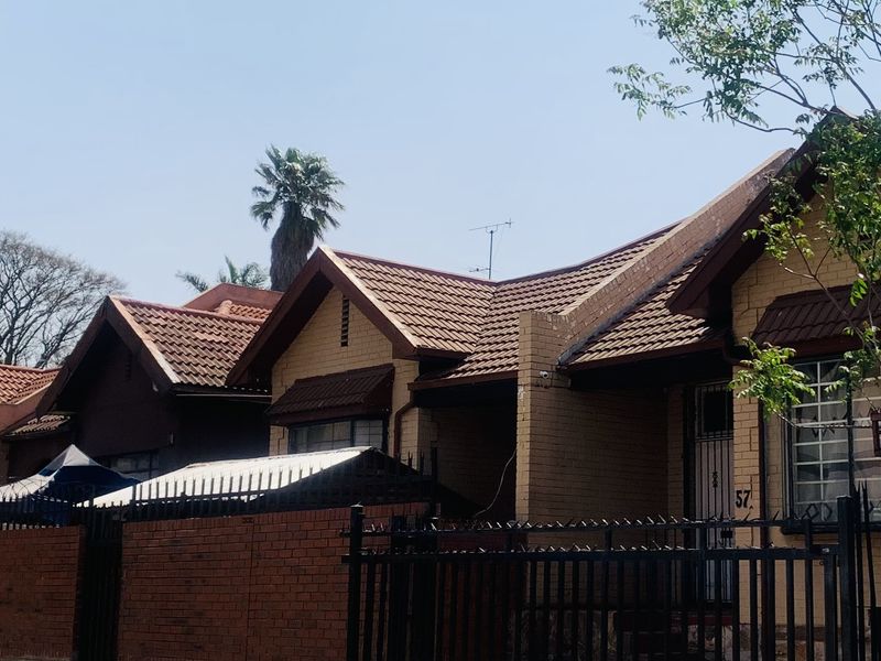 House For Sale In Johannesburg - Photo 2
