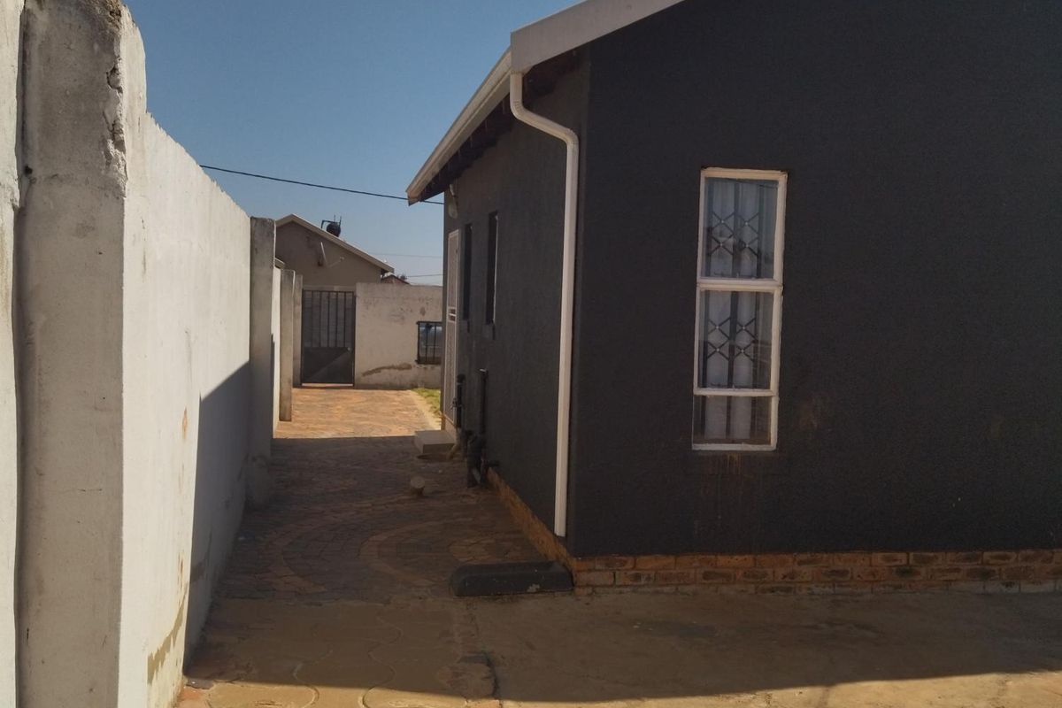 2 Bedrooms House in Lehae - Photo 5