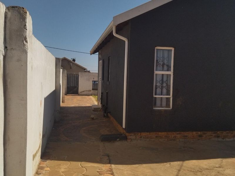 2 Bedrooms House in Lehae - Photo 5