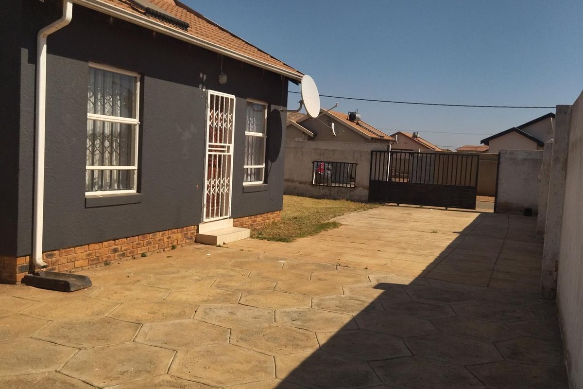 2 Bedrooms House in Lehae - Photo 2