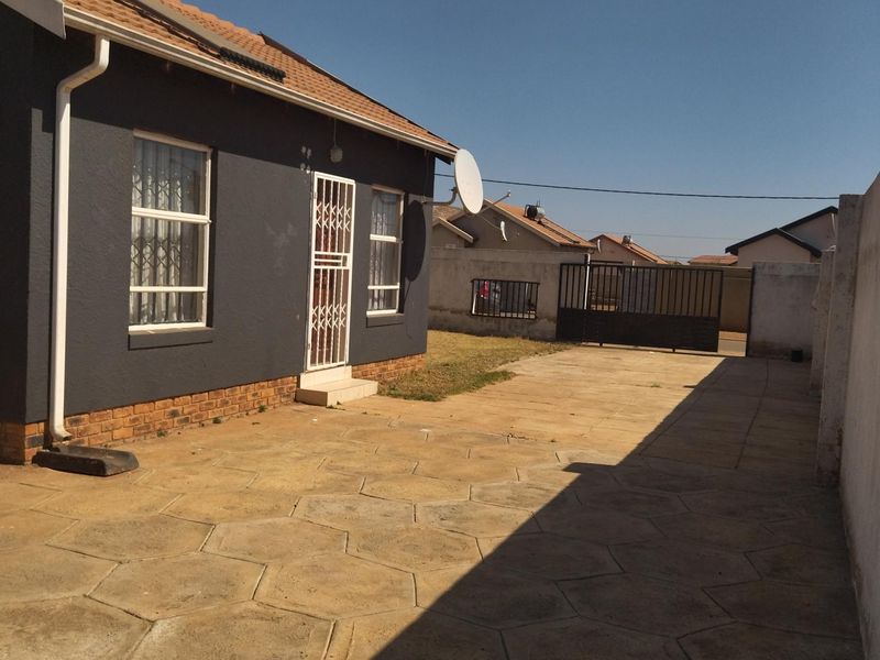 2 Bedrooms House in Lehae - Photo 2