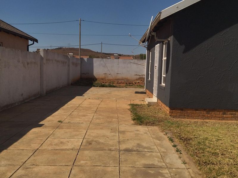 2 Bedrooms House in Lehae - Photo 4