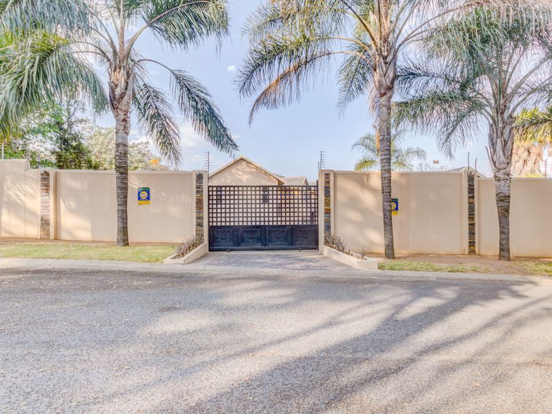 Freestanding Pending Sale In Sandton - Photo 2