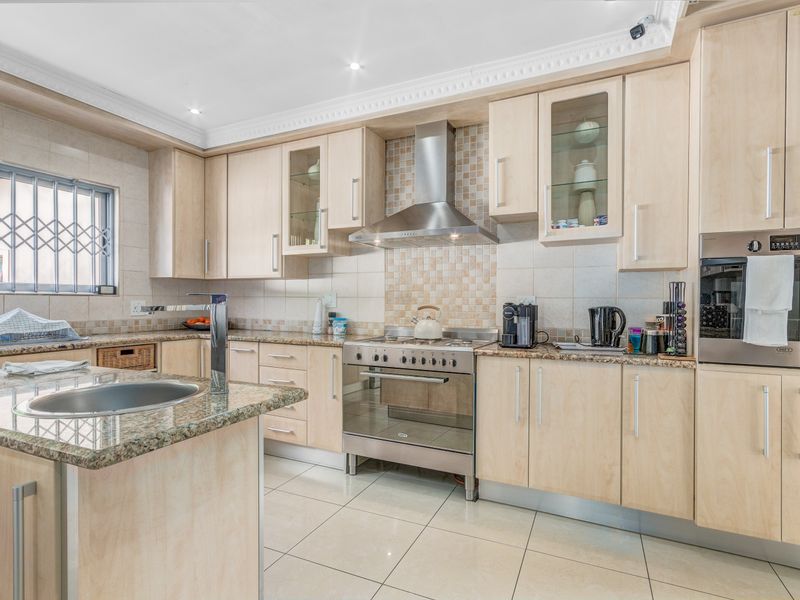 Freestanding Pending Sale In Sandton - Photo 5
