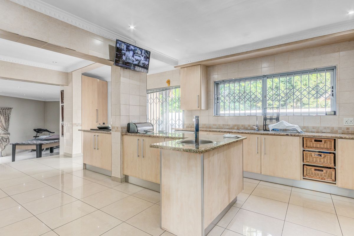 Freestanding Pending Sale In Sandton - Photo 4