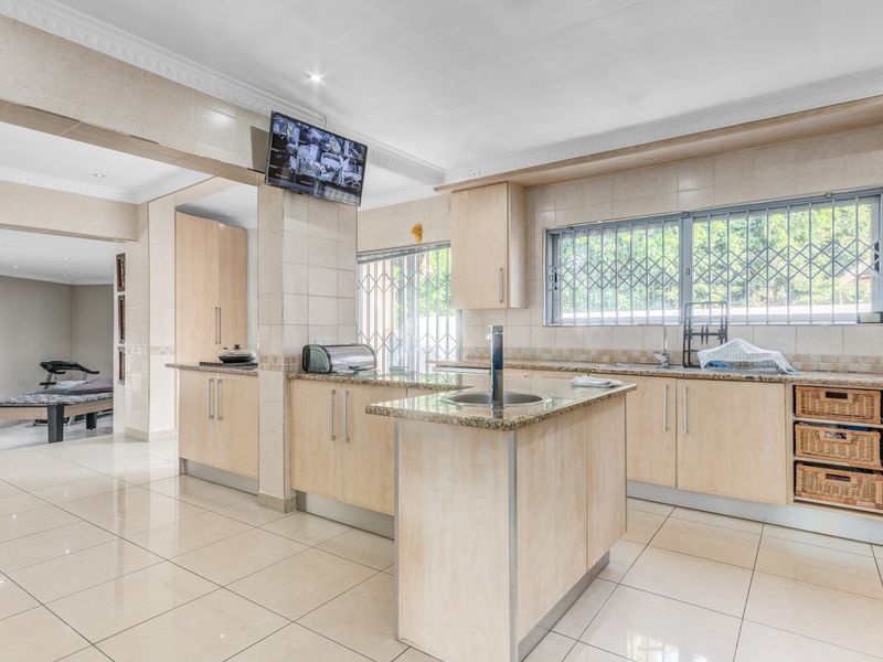 Freestanding Pending Sale In Sandton - Photo 4