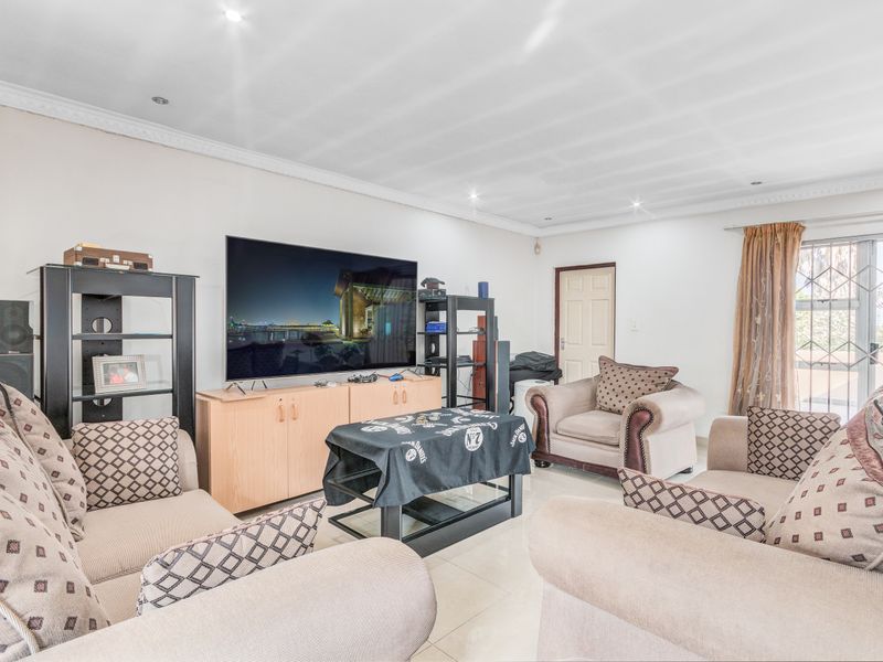 Freestanding Pending Sale In Sandton - Photo 9
