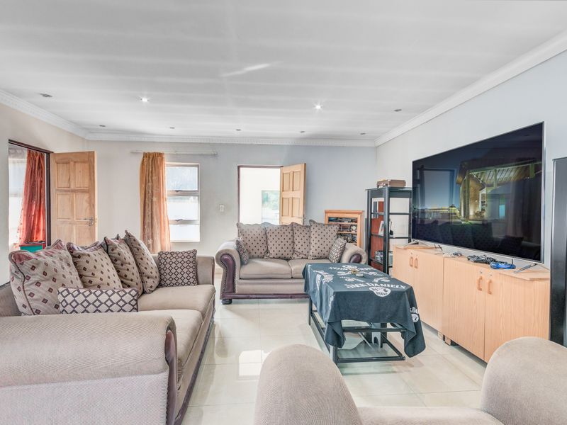Freestanding Pending Sale In Sandton - Photo 8