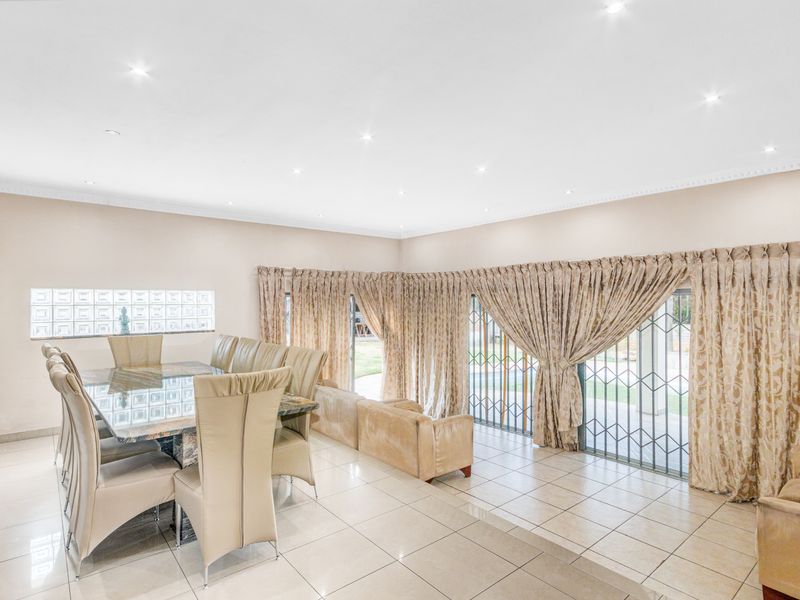 Freestanding Pending Sale In Sandton - Photo 6