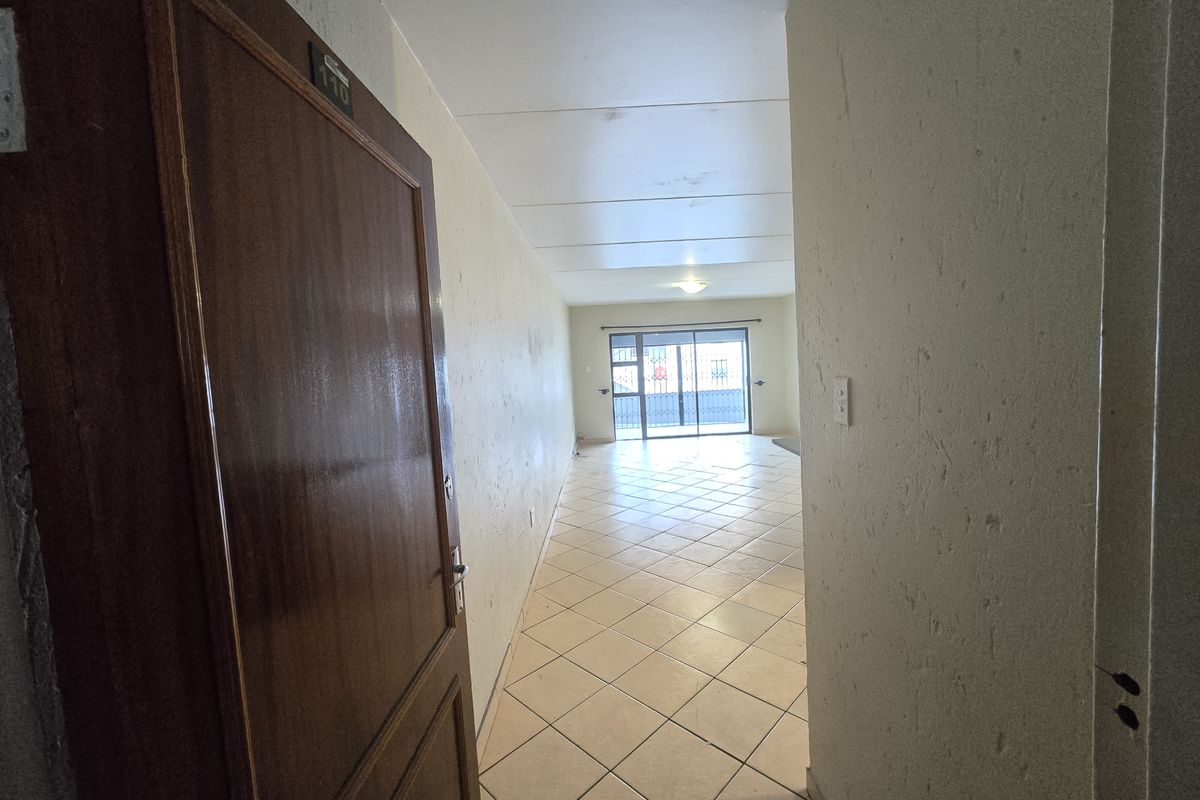 Stunning 2-bedroom apartment for sale in Northgate, Randburg—modern living in a prime location! - Photo 2