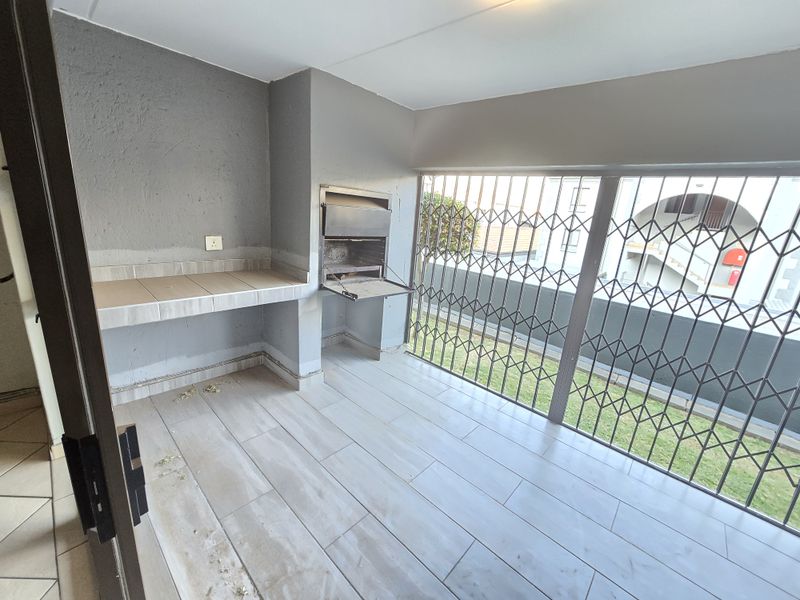 Stunning 2-bedroom apartment for sale in Northgate, Randburg—modern living in a prime location! - Photo 10
