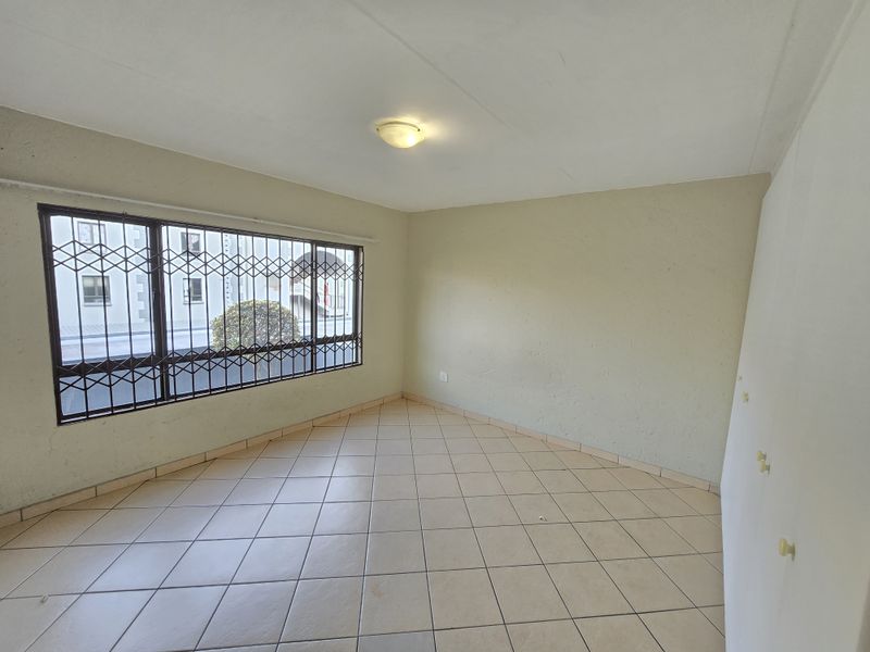 Stunning 2-bedroom apartment for sale in Northgate, Randburg—modern living in a prime location! - Photo 6