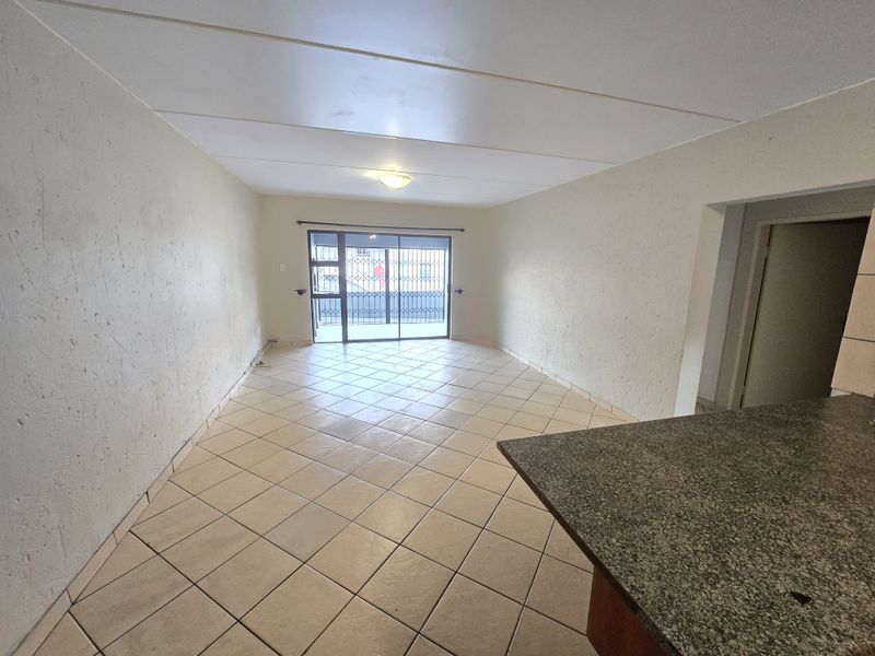 Stunning 2-bedroom apartment for sale in Northgate, Randburg—modern living in a prime location! - Photo 3