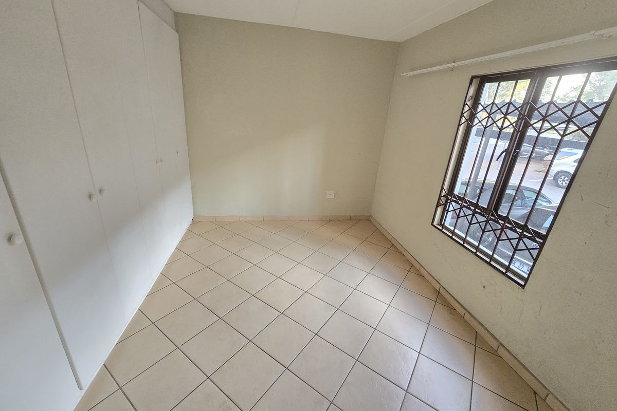 Stunning 2-bedroom apartment for sale in Northgate, Randburg—modern living in a prime location! - Photo 5