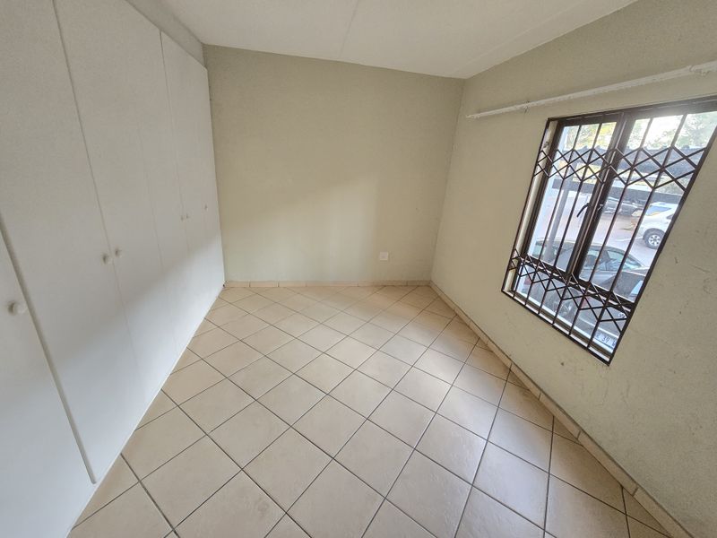 Stunning 2-bedroom apartment for sale in Northgate, Randburg—modern living in a prime location! - Photo 5