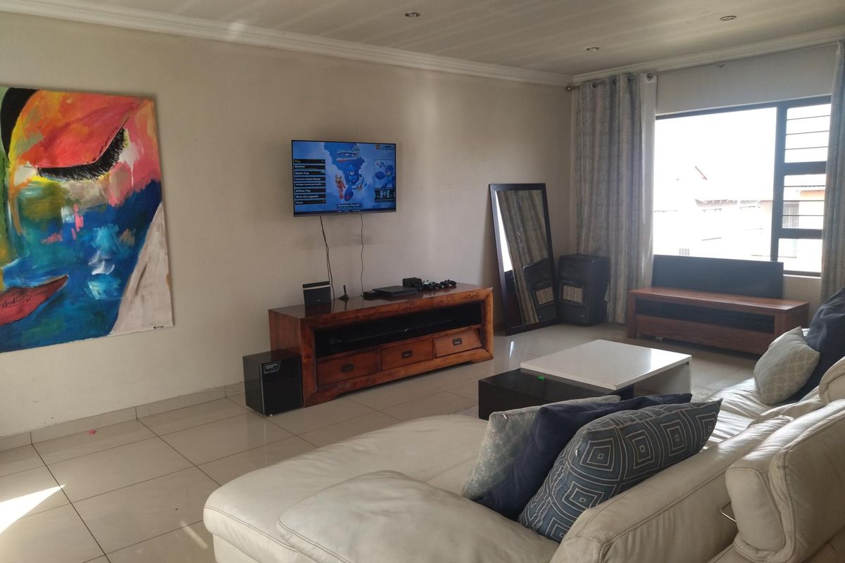 Stunning Double Storey property for sale in South Crest - Photo 3