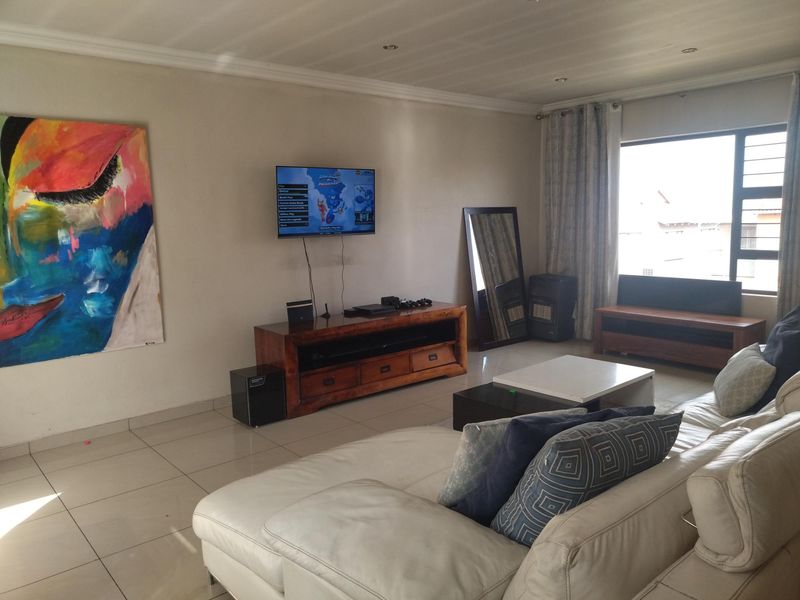 Stunning Double Storey property for sale in South Crest - Photo 3