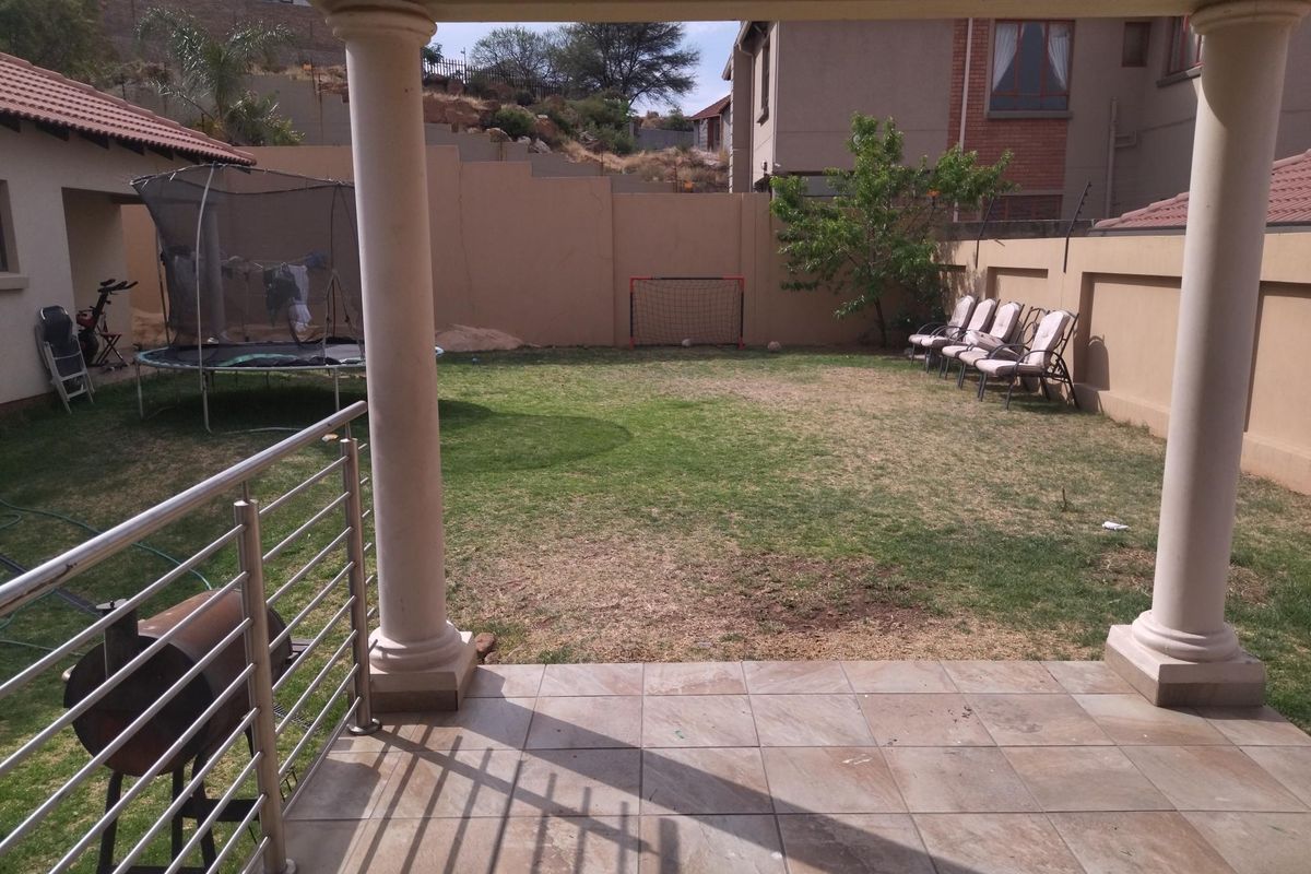 Stunning Double Storey property for sale in South Crest - Photo 2