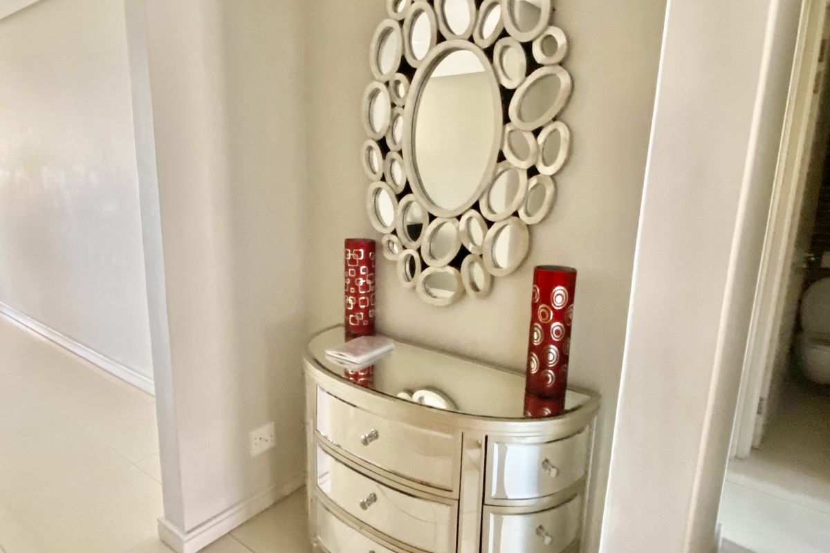 2 Bed Apartment in Morningside for sale - Photo 5