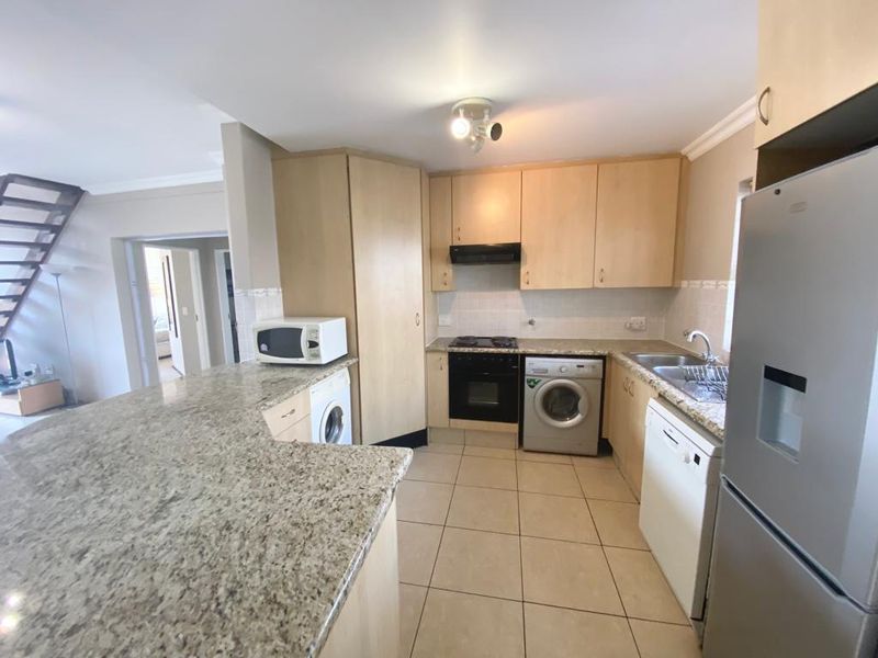 3 Bed Apartment to let in Rivonia - Photo 7