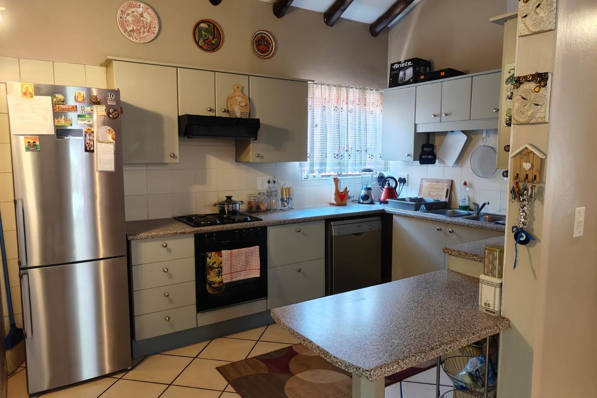 Exquisit 3 bedroom townhouse for sale in a prime location - your dream home awaits! Don't miss out! - Photo 2