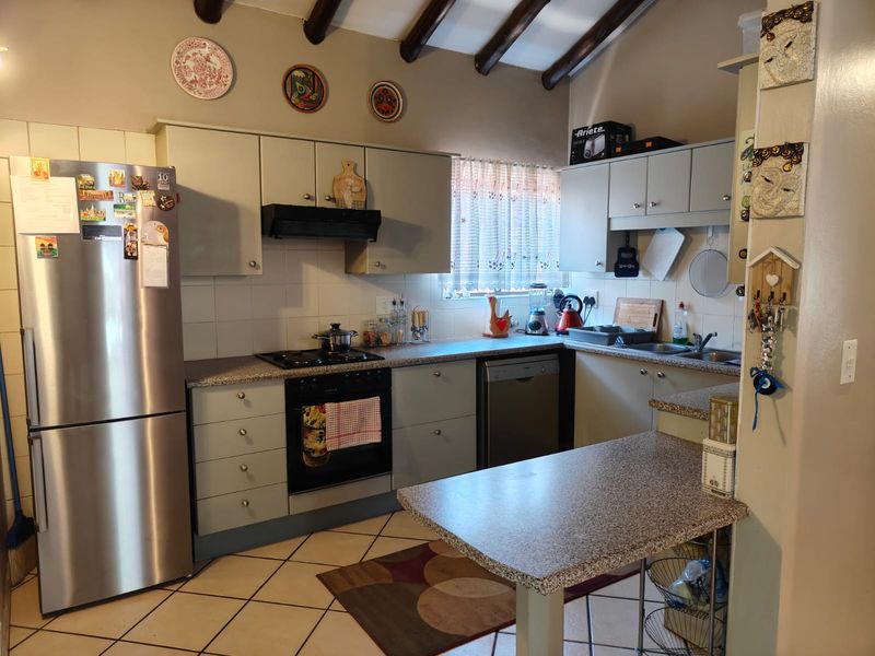 Exquisit 3 bedroom townhouse for sale in a prime location - your dream home awaits! Don't miss out! - Photo 2