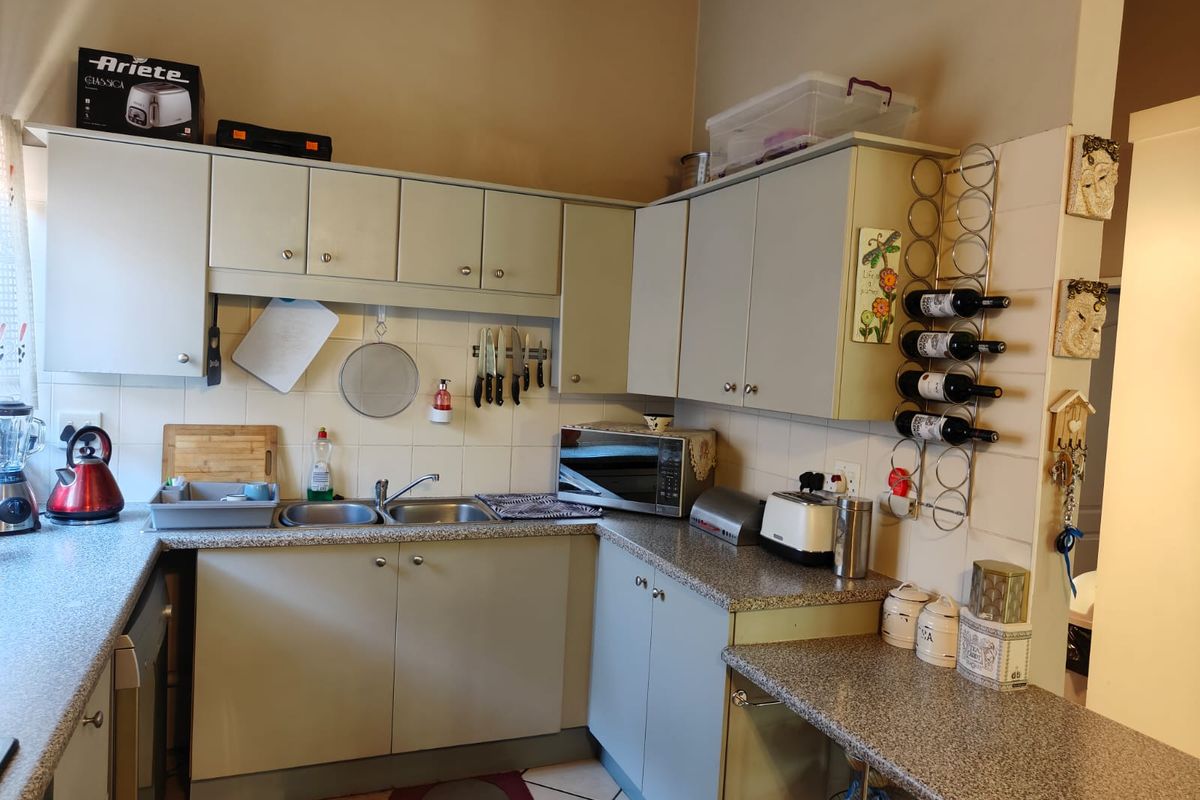 Exquisit 3 bedroom townhouse for sale in a prime location - your dream home awaits! Don't miss out! - Photo 4