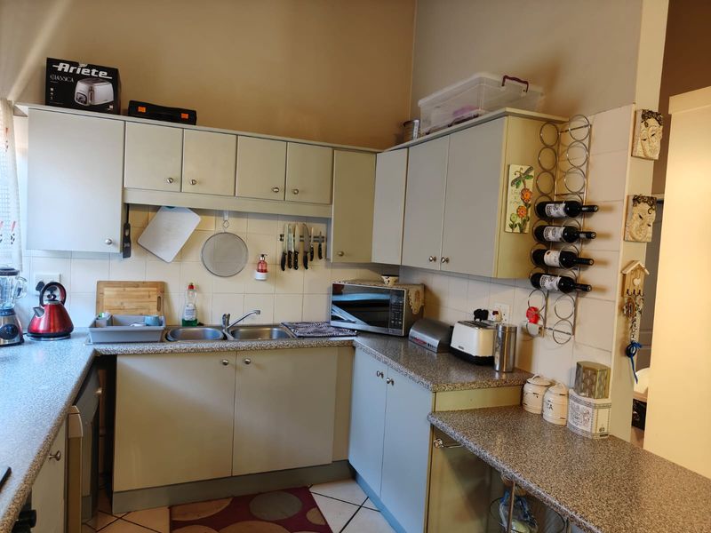 Exquisit 3 bedroom townhouse for sale in a prime location - your dream home awaits! Don't miss out! - Photo 4