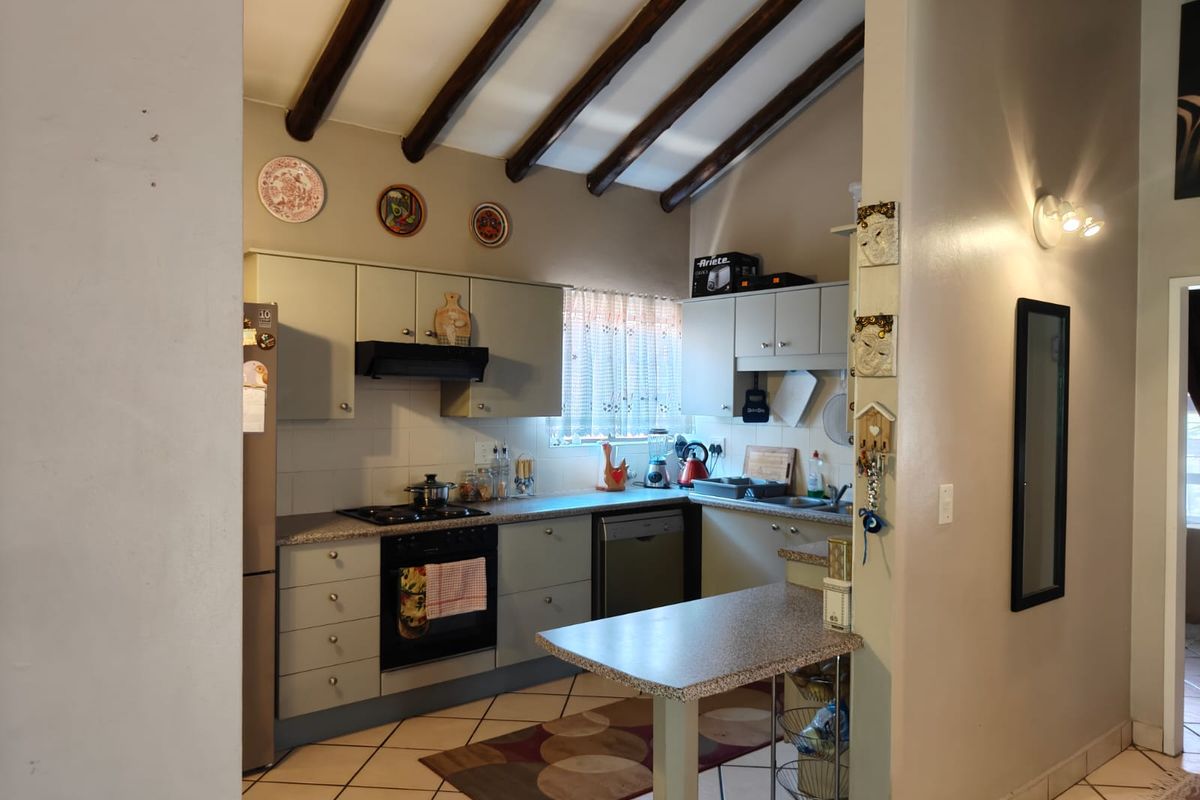 Exquisit 3 bedroom townhouse for sale in a prime location - your dream home awaits! Don't miss out! - Photo 3