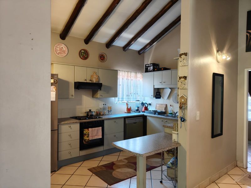 Exquisit 3 bedroom townhouse for sale in a prime location - your dream home awaits! Don't miss out! - Photo 3