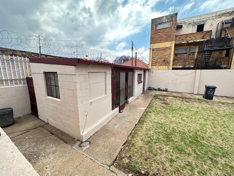 House For Sale In Johannesburg - Photo 2