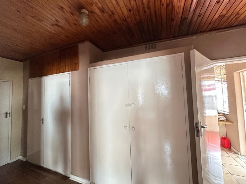 House For Sale In Johannesburg - Photo 9