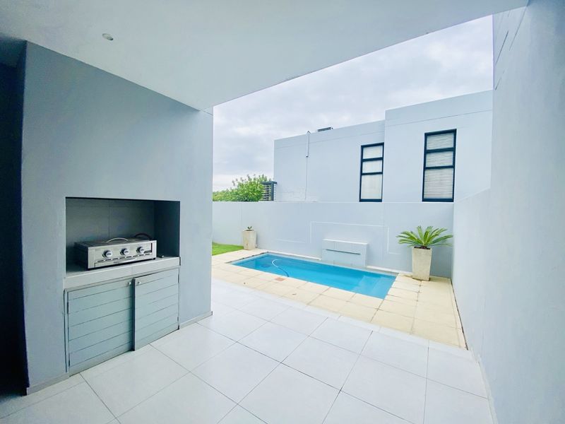 4 Bedroom Townhouse for sale in Sandown - Prestigious, Wealthy Suburb - Photo 3