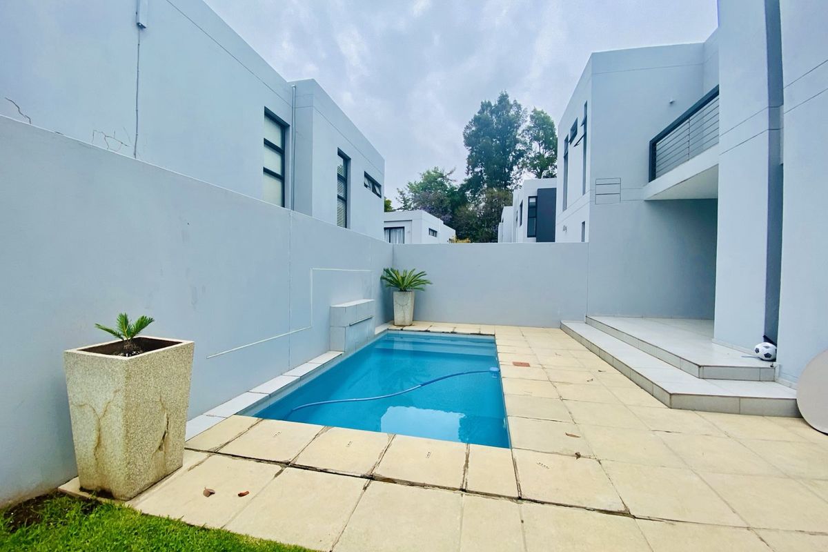 4 Bedroom Townhouse for sale in Sandown - Prestigious, Wealthy Suburb - Photo 5