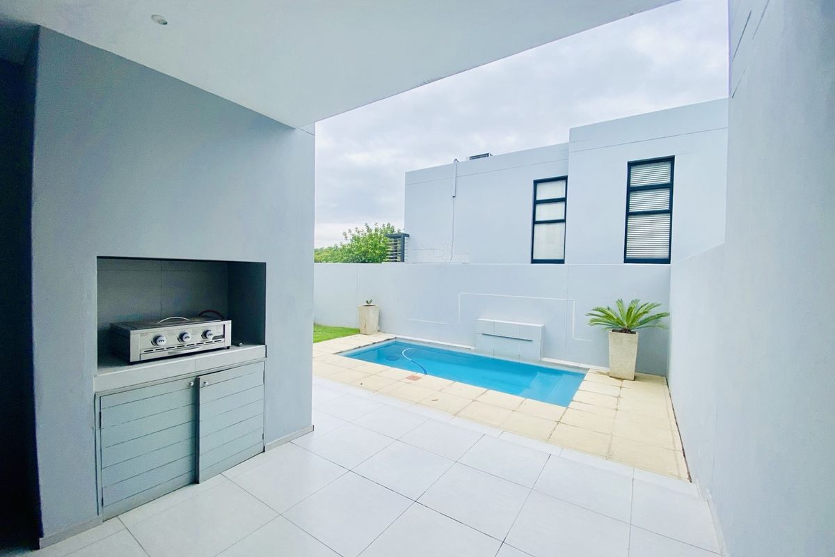 4 Bedroom Townhouse to let in Sandown - Prestigious, Wealthy Suburb - Photo 4
