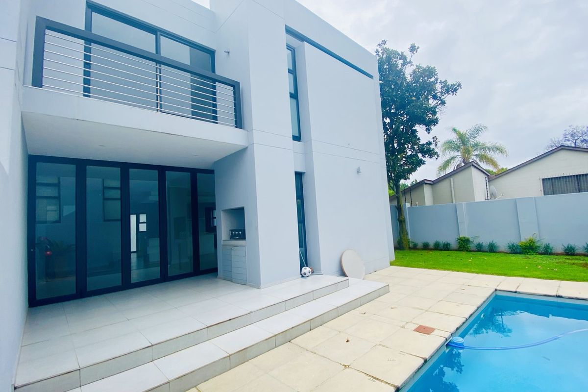 4 Bedroom Townhouse to let in Sandown - Prestigious, Wealthy Suburb - Photo 5