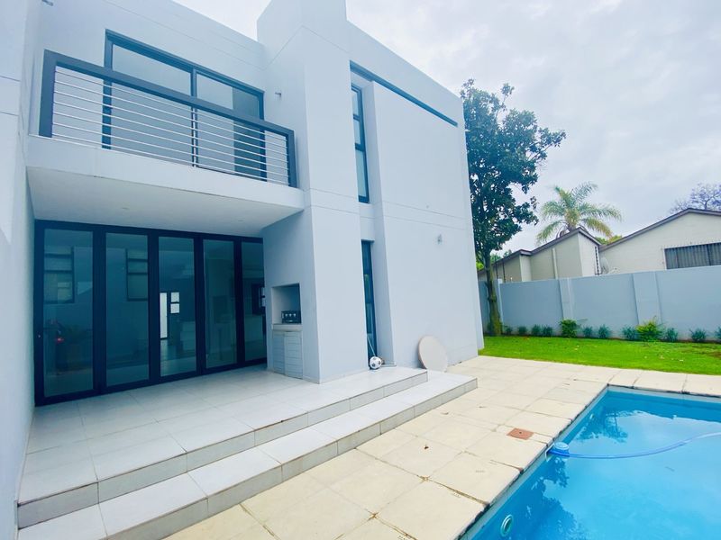 4 Bedroom Townhouse to let in Sandown - Prestigious, Wealthy Suburb - Photo 5