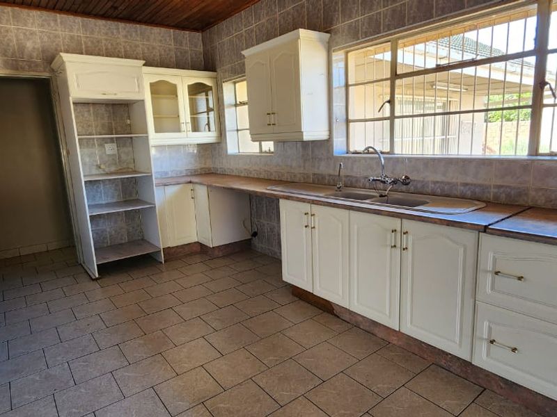 3 BEDROOMS PROPERTY FOR SALE IN THE HEART OF THREE RIVERS VEREENINGING FO R 1,450,000 - Photo 7