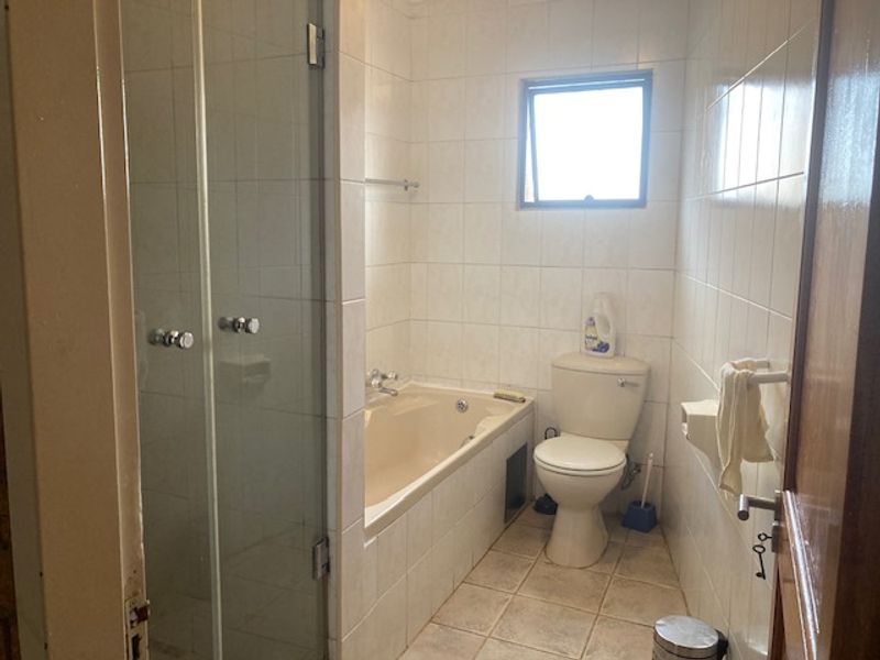 Very spacious 3 Bedroom Apartment For Sale - Photo 6