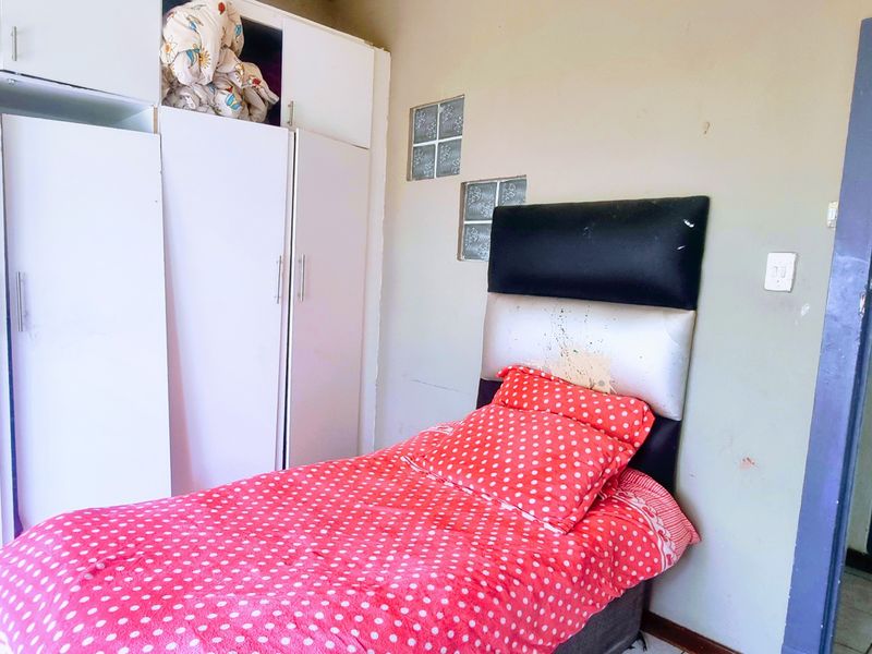 3 BEDROOMS HOUSE FOR SALE IN BRIXTON READY TO MOVE IN WITH 2 SEPARATE COTTAGES - Photo 10