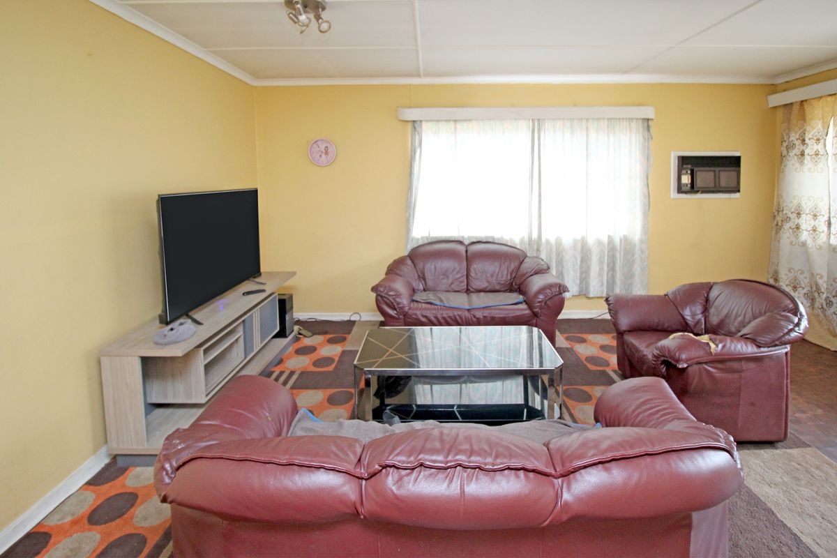 A VERY WARM AND WELCOME APARTMENT FOR SALE IN BELLEVUE EAST FOR R 380.000 - Photo 3